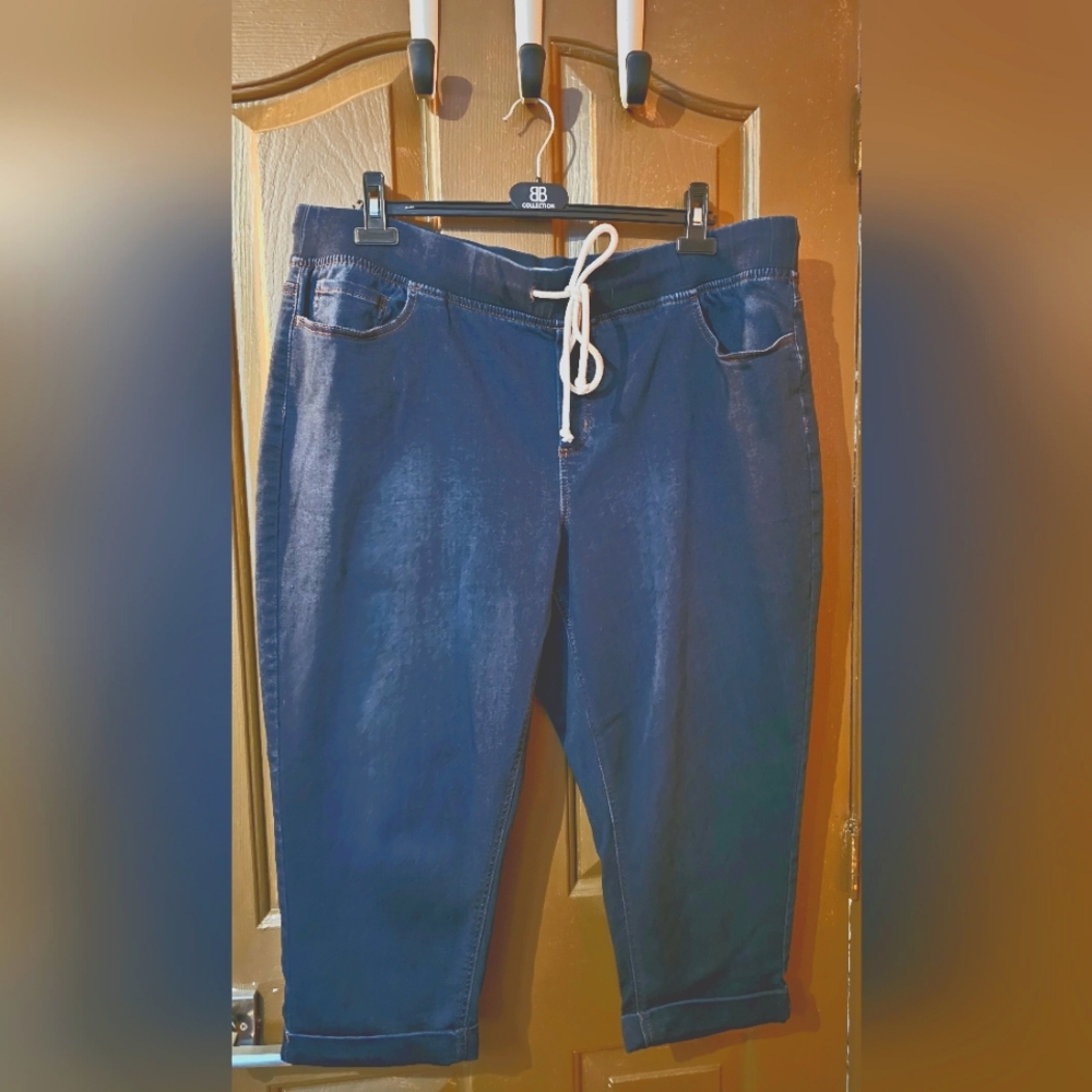 NWOT XXL jeans capris with waist tie
